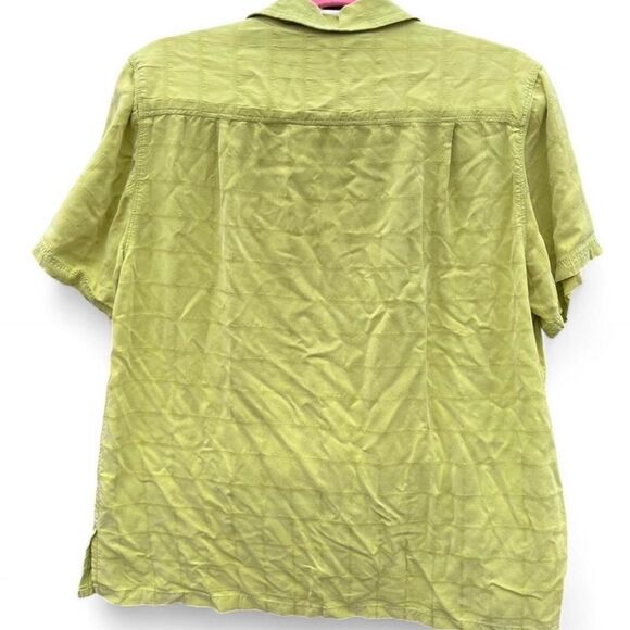 Vibrant Green Men's Casual Button Down Shirt - Picture 2 of 7